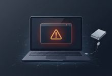 Illustration of a laptop showing a device connection error alongside a disconnected external drive icon